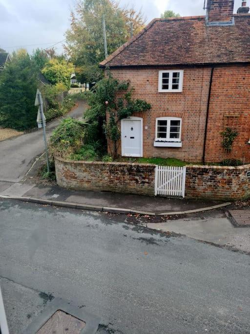 Gorgeous 2 Bedroom Kintbury Cottage Extérieur photo